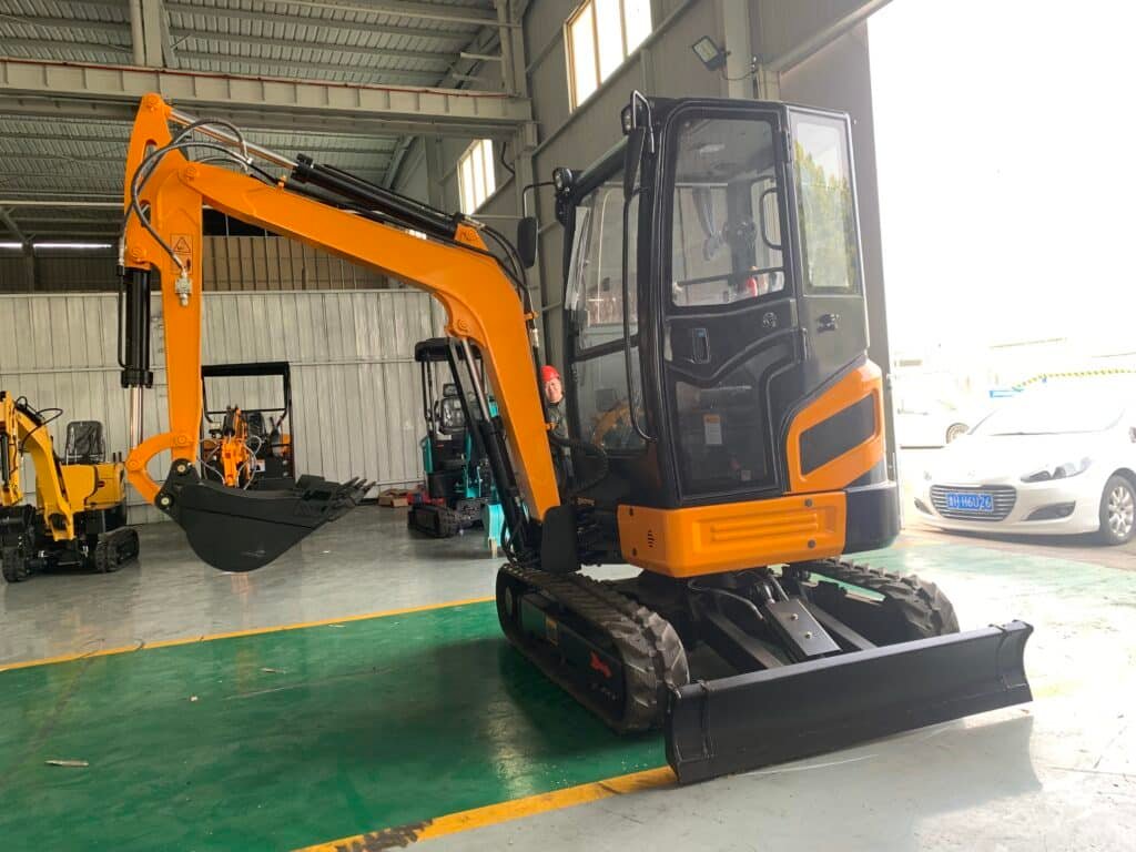 China Mini Excavator 2 Ton vs 2.5 Ton: How Tonnage Really Impacts Import Duty and Shipping Cost (And When It Doesn’t)